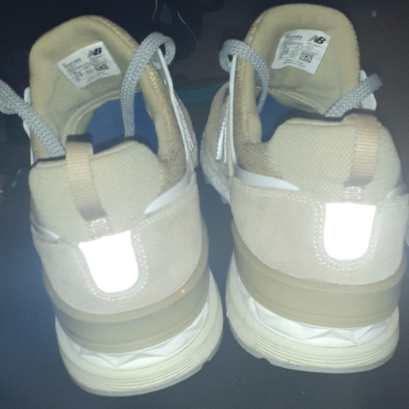 Shoe - Picture 2 of 5